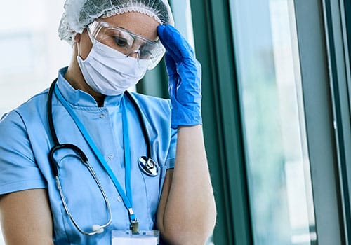 nurse-having-headache