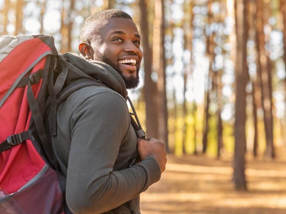 man feeling energetic while climbing after taking cbd oil