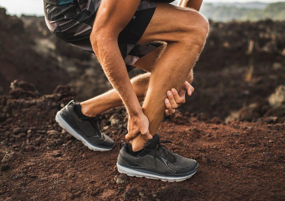 a runner suffering tendonitis on the road