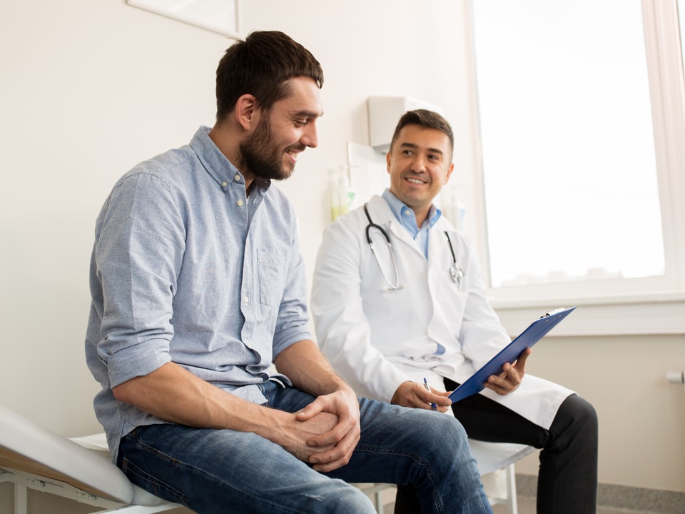 doctor talking to a patient how to manage tendonitis