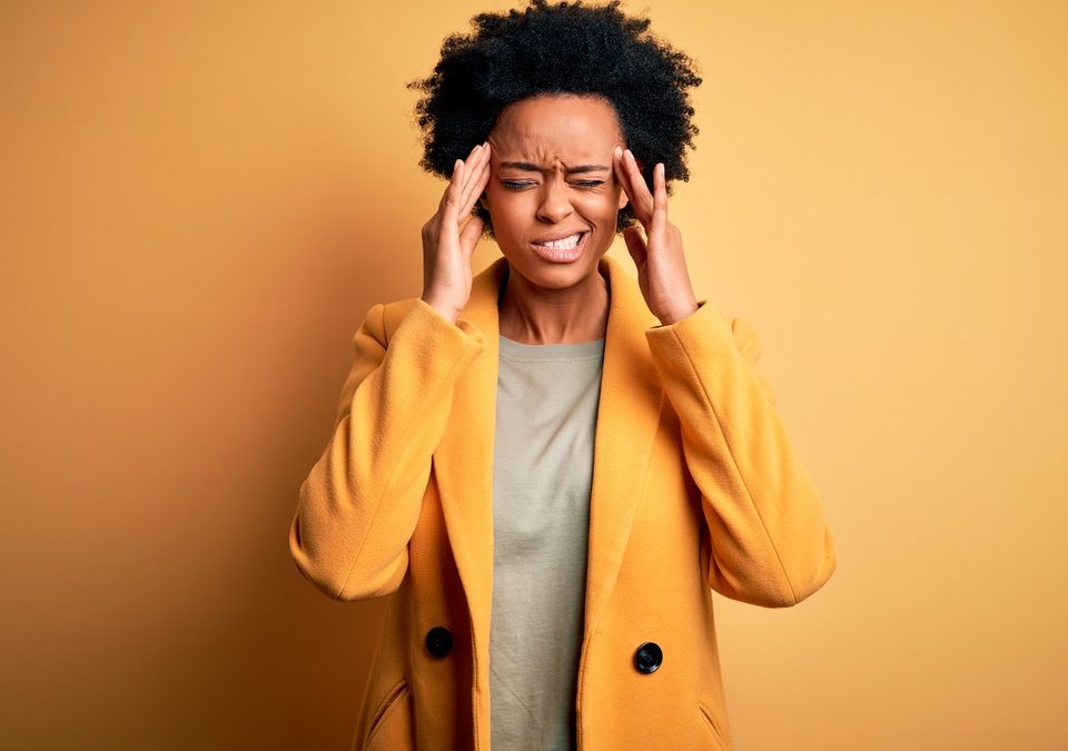 black woman experiencing migraine