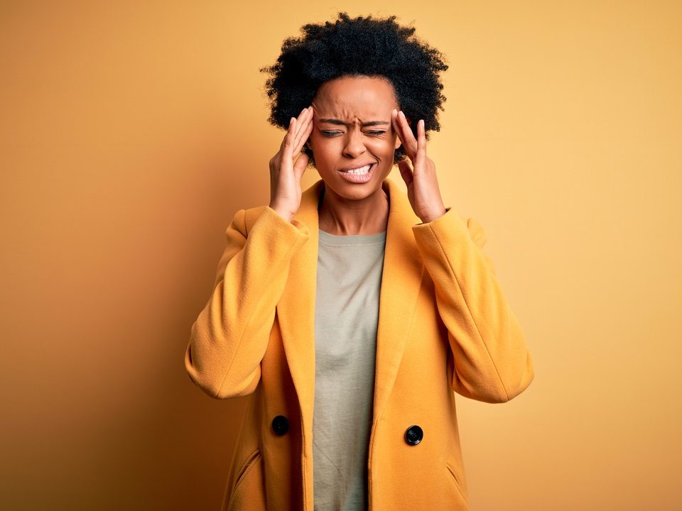 black woman experiencing migraine