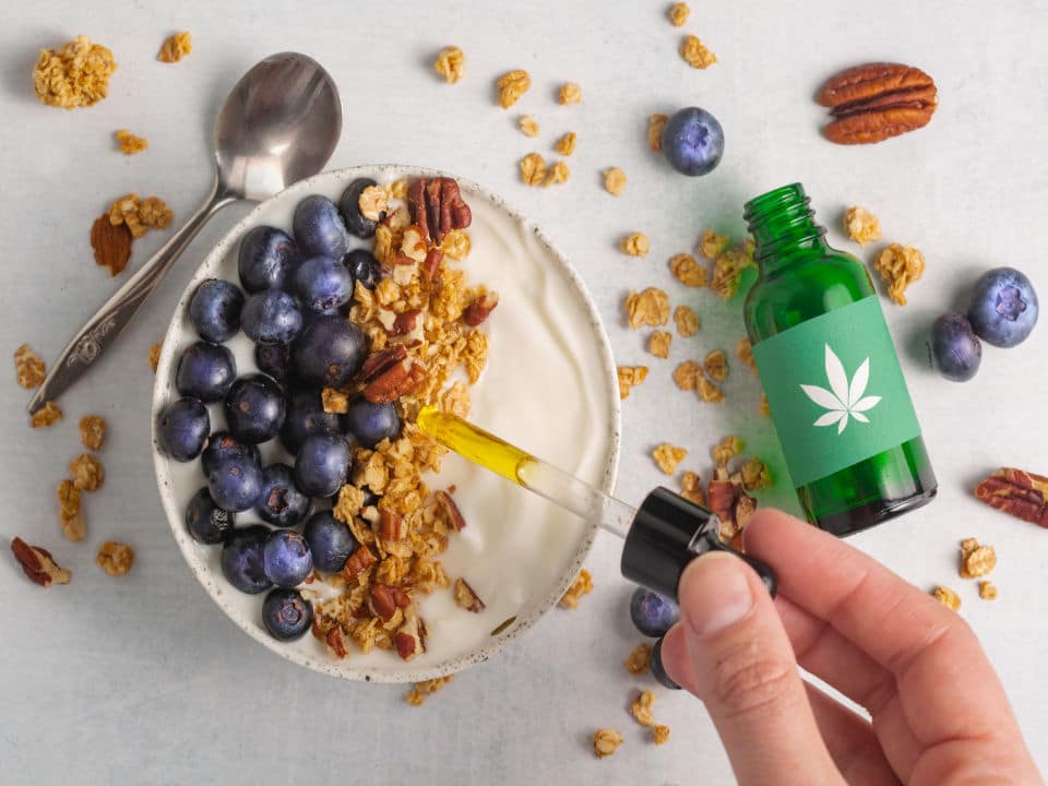 cbd oil in smoothie bowl for breakfast